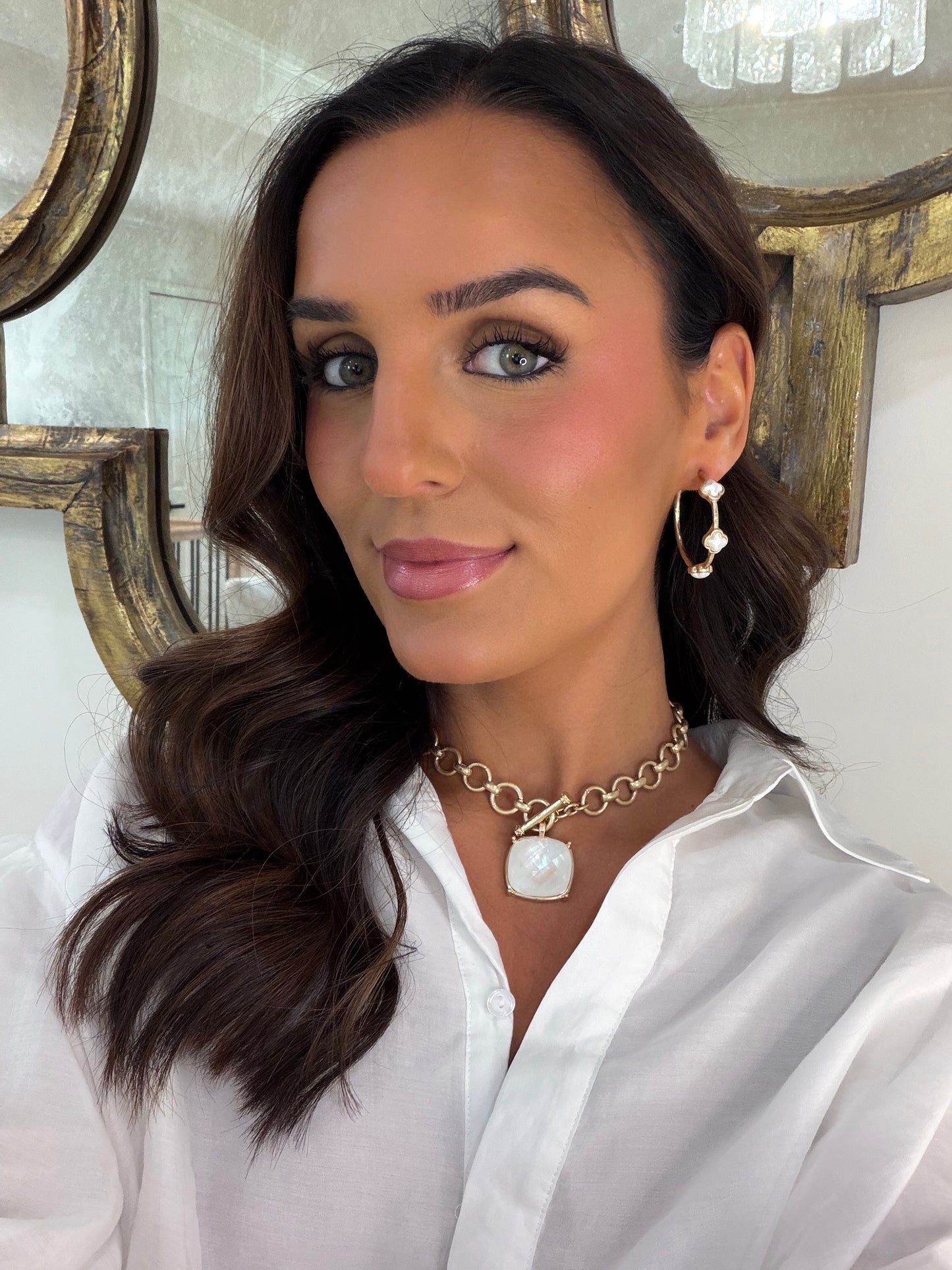 Pearl Clover Hoops
